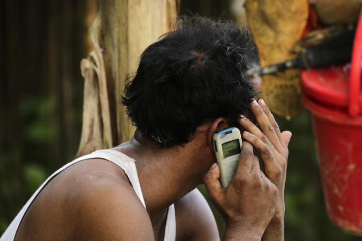 Bangladesh Larang Penjualan Kartu Ponsel untuk Rohingya