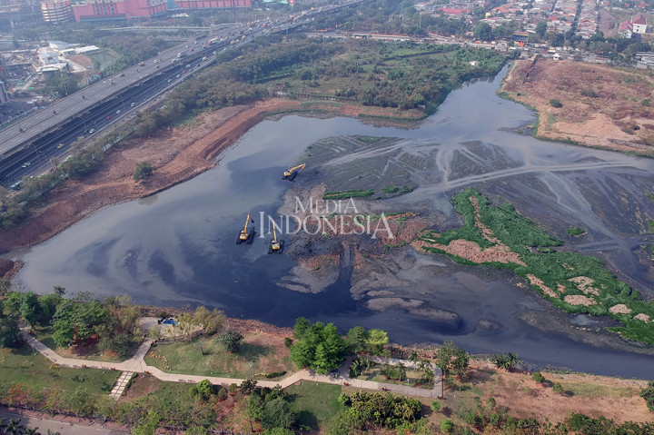 Antisipasi Banjir, Waduk Ria Rio Dikeruk