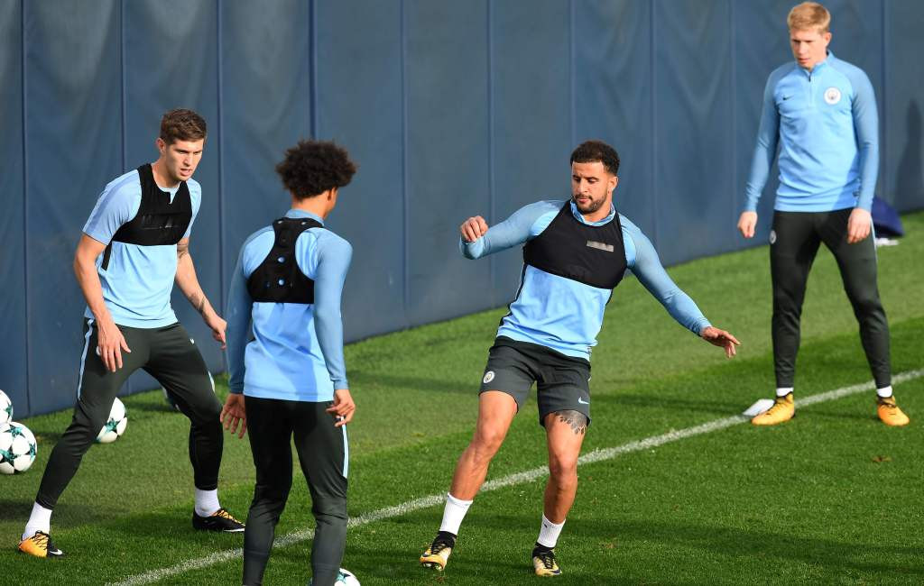 Para pemain Manchester City sedang menjalani latihan jelang menghadapi Shakhtar Donetsk (Foto: AFP/Paul Ellis)