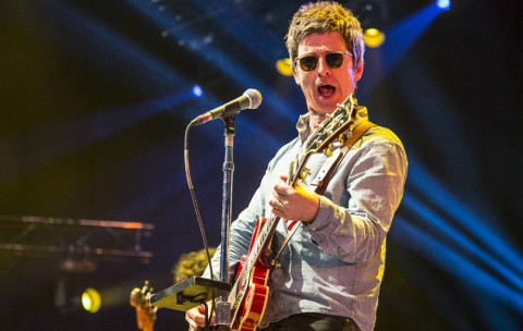 Noel Gallagher Menjual Peralatan Musik Era Oasis