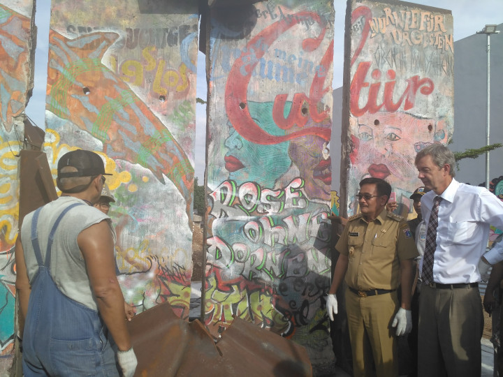 Tembok Berlin di RPTRA Kalijodo