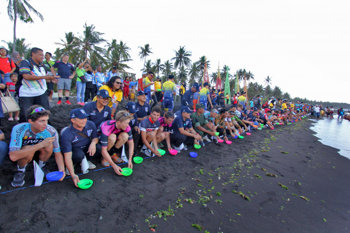 Tour de Banyuwangi-Ijen 2017 Dibuka dengan Pelepasan Tukik