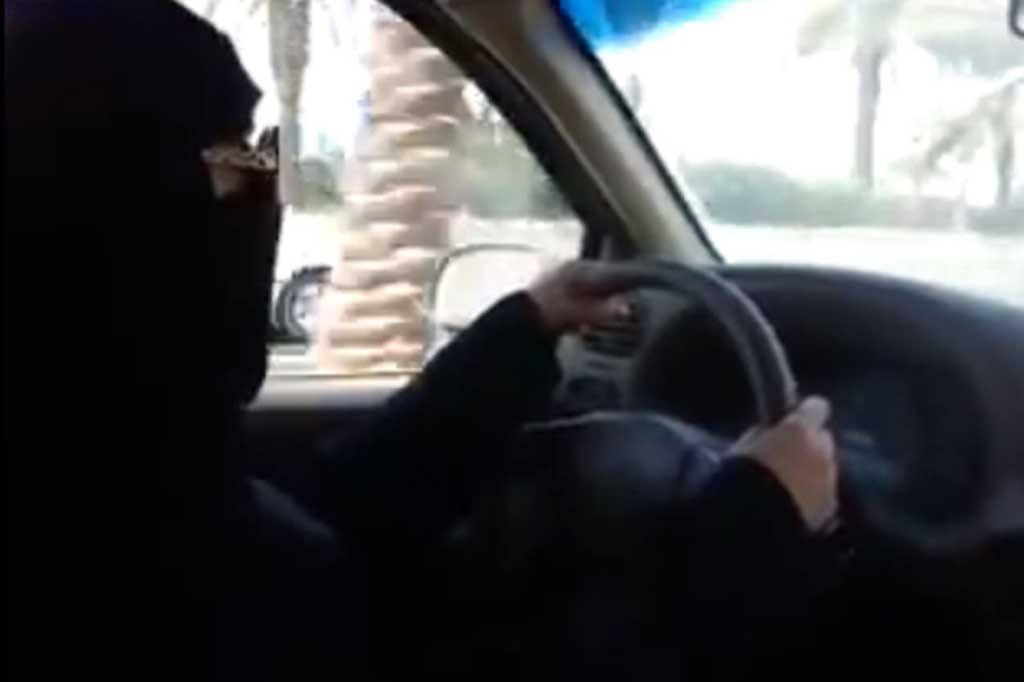 Raja Arab Saudi Akhirnya Izinkan Perempuan Miliki SIM