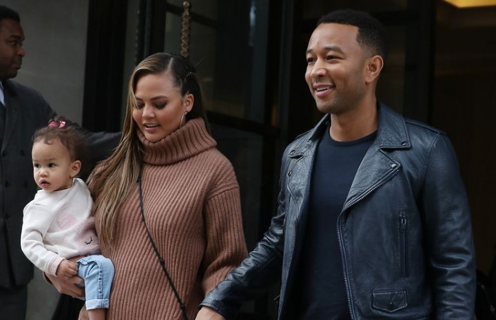 John Legend Bantu Chrissy Teigen Atasi Depresi Usai Melahirkan