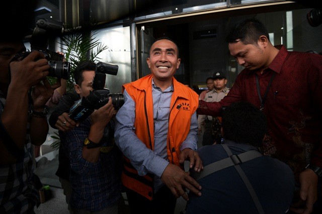 Bupati Buton Divonis 3 Tahun 9 Bulan Penjara