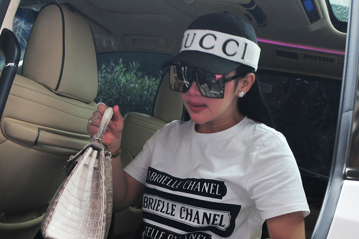 Diperiksa Soal First Travel, Syahrini Tampil Modis