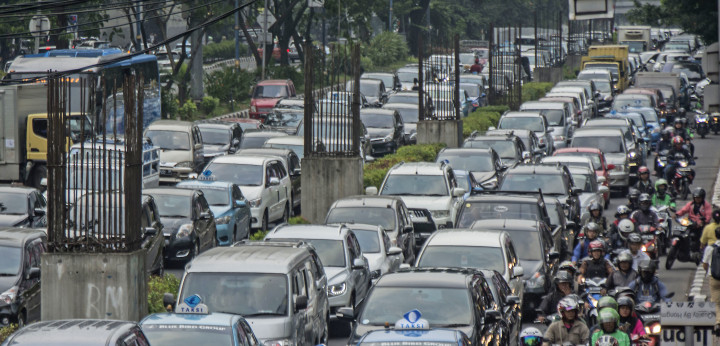 Kemacetan Jakarta dan Kebijakan Bongkar Pasang