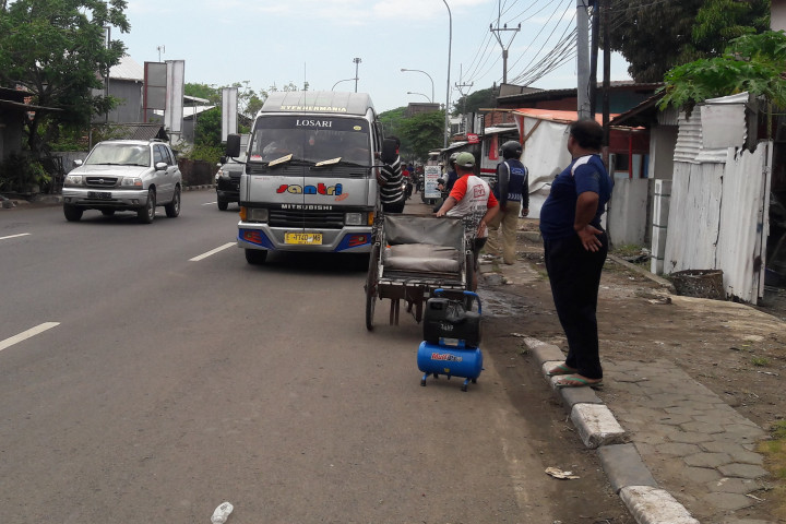 Angkot Aksi Mogok di Cirebon, Penumpang Diturunkan Paksa