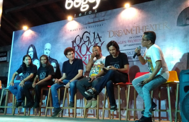 Ahmad Albar Deg-degan Satu Panggung dengan Dream Theater