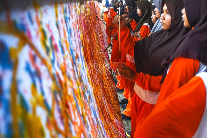 Ratusan Siswa SMAN 1 Sokaraja Membatik Massal