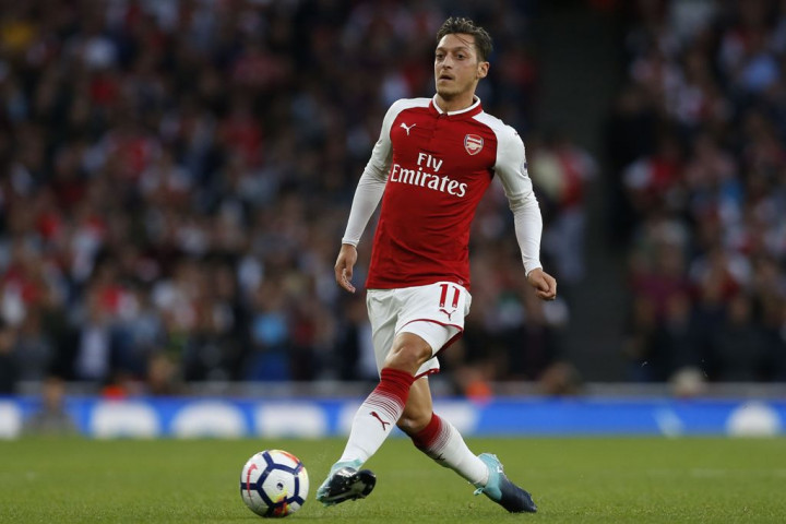 Mesut Oezil Absen di Laga Krusial Jerman