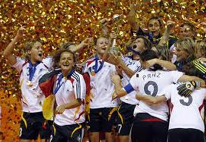 2007: Timnas Sepak Bola Wanita Jerman Sabet Piala Dunia Kedua
