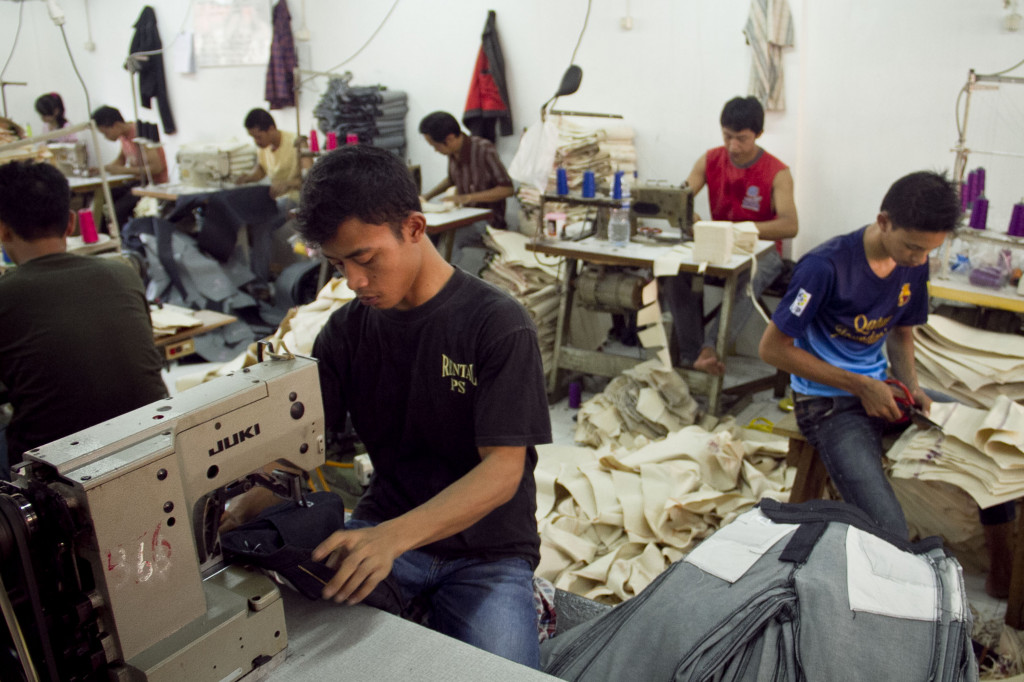 Industri garmen menjadi salah satu pertukaran perdagangan antara Indonesia dan Myanmar. (FOTO: MI/Atet Dwi Pramadia)