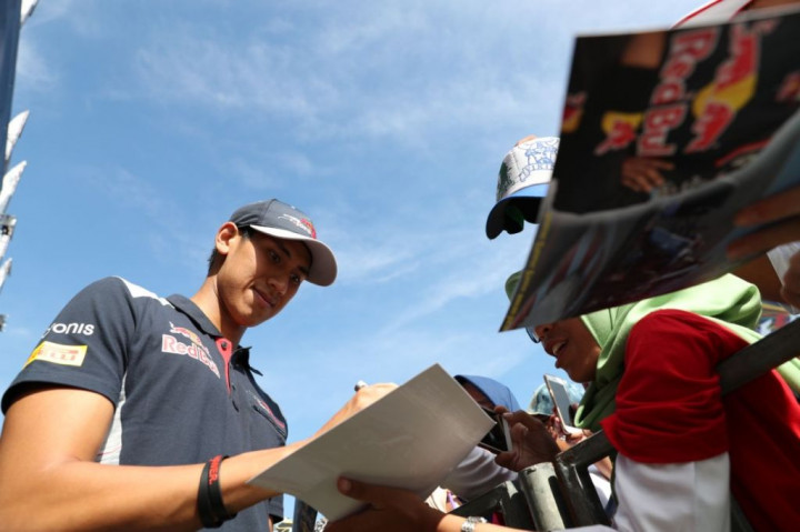 Ini Sosok Pembuat Karikatur Sean Gelael dan 20 Pembalap F1 Lainnya