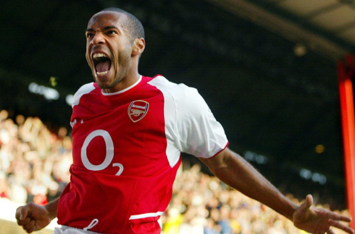 2000: Persembahan Tendangan Voli Thierry Henry untuk MU