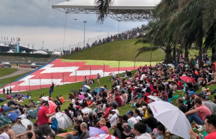 Merasakan Sensasi Nonton F1 dari Bukit