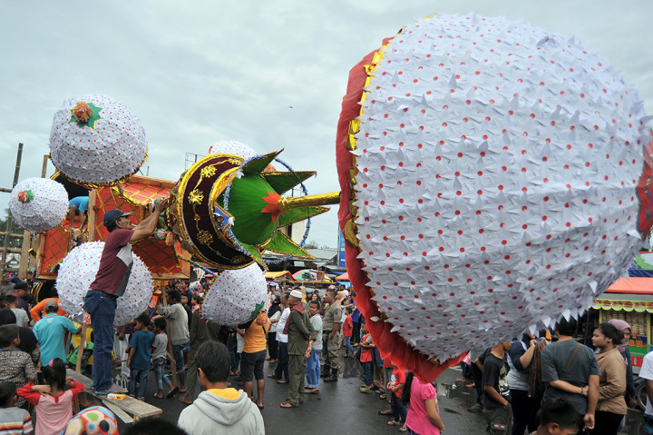 Kemeriahan Puncak Festival Hoyak Tabuik