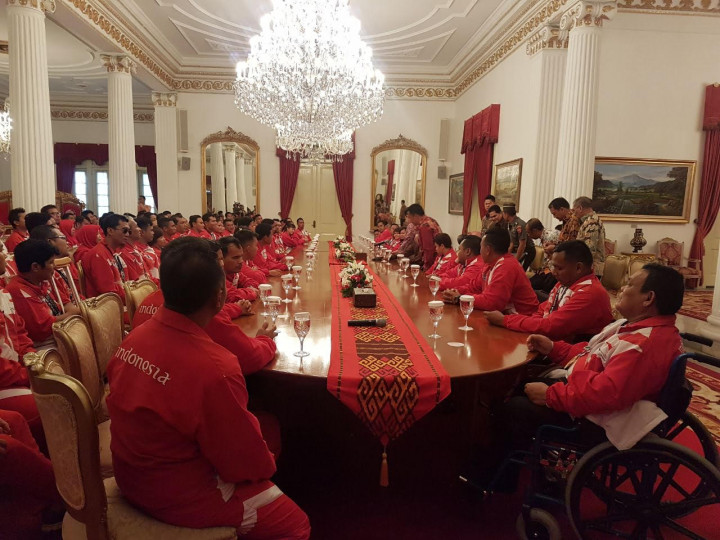 Jokowi Menjamu Atlet Para Games di Istana