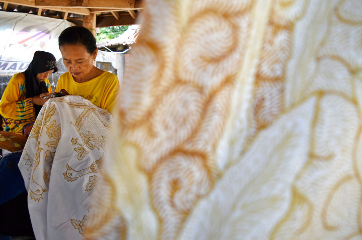 Terpuji karena Peduli Batik