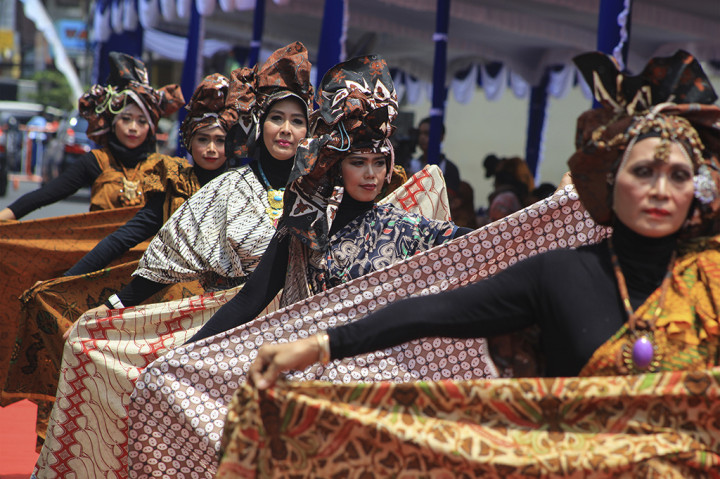 Berbagai Kegiatan Meriahkan Hari Batik Nasional 2017