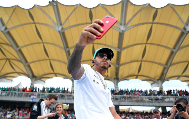 Di GP Jepang, Hamilton Ingin Mobilnya Cepat di Tikungan