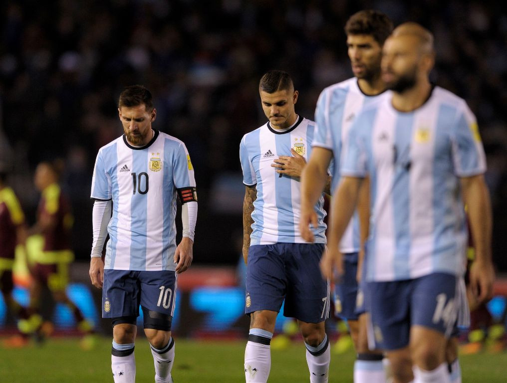 Lionel Messi dan kolega harus menyapu bersih dua laga terakhir dengan kemenangan (Foto:AFP)
