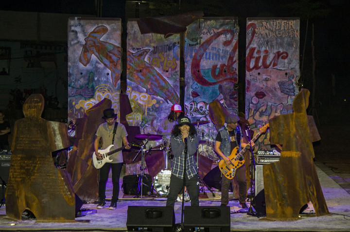 Slank Meriahkan Peresmian Patung Menembus Batas