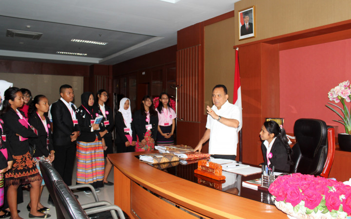 Belasan Anak Belajar Menjadi Gubernur NTT Dalam Sehari