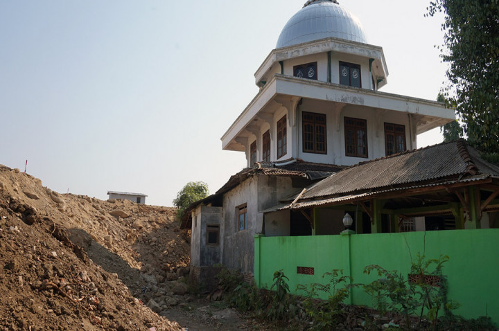 Warga Menuntut Masjid Terdampak Tol Semarang-Batang Segera Dipindah