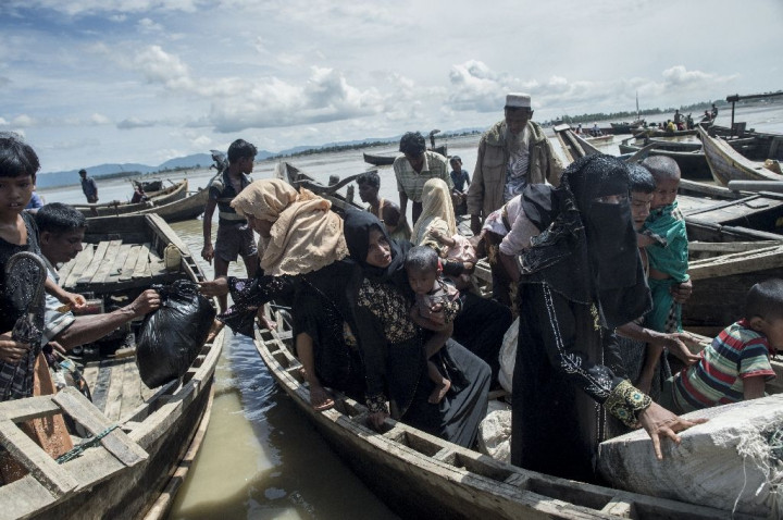 Rohingya Fleeing Myanmar Say Army Redoubling Push to Clear Villages