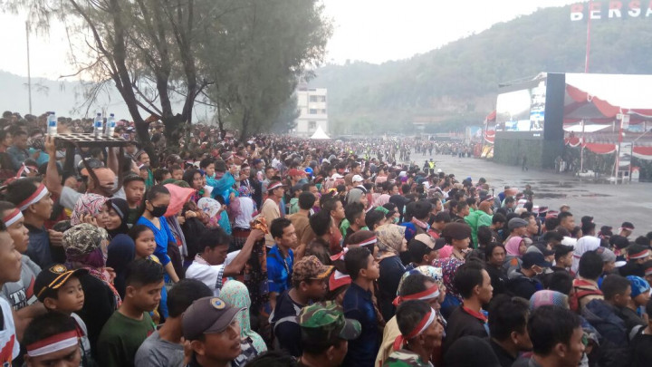 Sempat Hujan, Warga Tetap Antusias Saksikan Puncak HUT ke-72 TNI