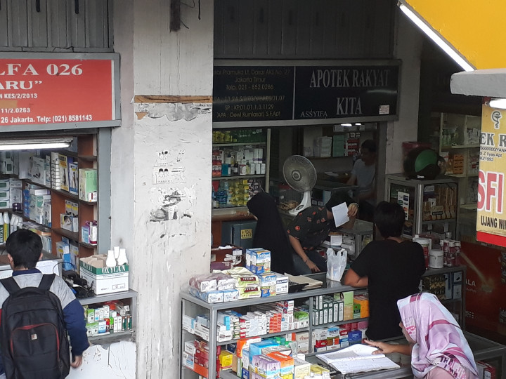 Izin Apotek Reguler di Pasar Pramuka Terganjal Moratorium