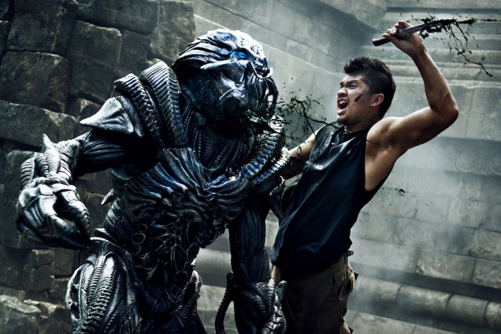 Beyond Skyline Tiru Gaya Bertarung The Raid