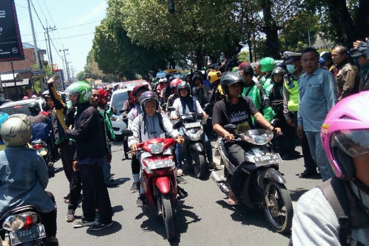 Angkutan Online dan Konvensional Ricuh saat Aksi di Sidoarjo