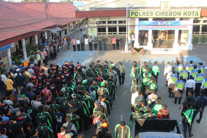 Angkutan Konvensional dan Online di Cirebon Bacakan Ikrar Damai