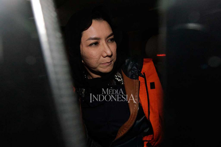 KPK Tahan Bupati Kukar