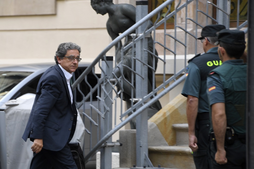 Delegasi pemerintah Spanyol untuk Catalonia Enric Millo tiba di Barcelona, 25 September 2017. (Foto: AFP/LLUIS GENE)