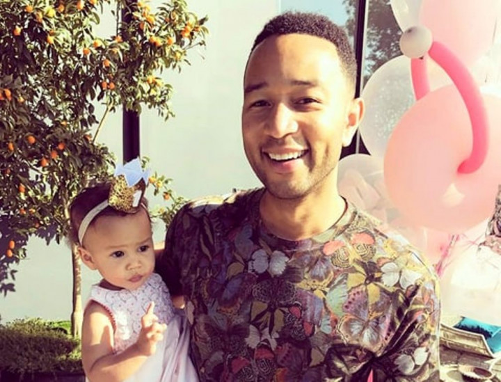 Lihat Kemiripan John Legend Kecil dengan Putrinya
