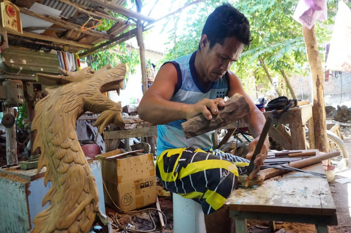 Kayu Bertuah Jadi Cendera Mata Khas Karimunjawa
