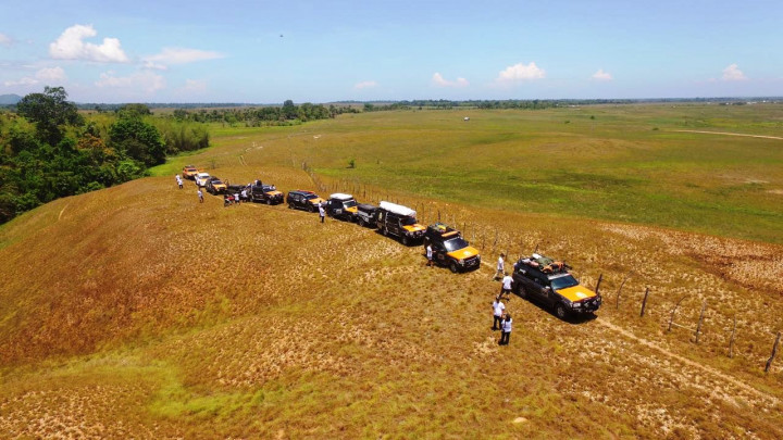 Pesona <i>Off-road</I> di Padang Savana Bombana