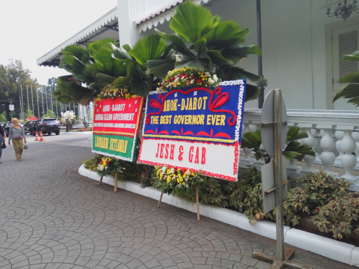 Karangan Bunga untuk Djarot Mulai Menghiasi Balai Kota