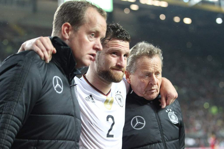 Joachim Loew Mengonfirmasi Mustafi Cedera Otot Paha