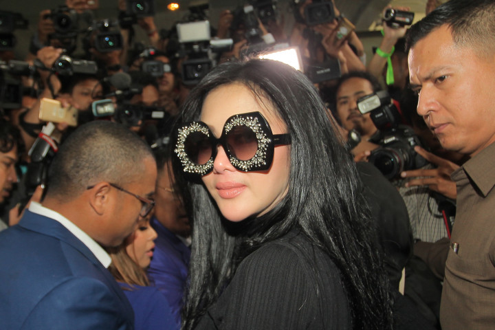 Syahrini Janji Berangkatkan Umrah 10 Jemaah Korban First Travel