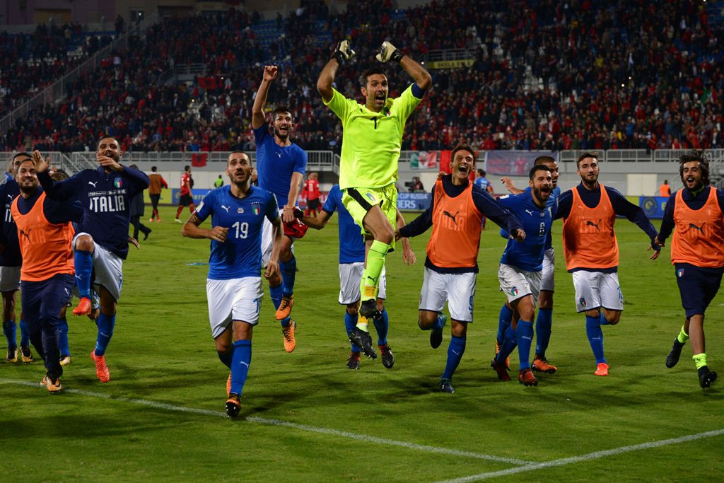 Selebrasi kemenangan timnas Italia atas Albania. (AFP PHOTO / Dimitar DILKOFF)