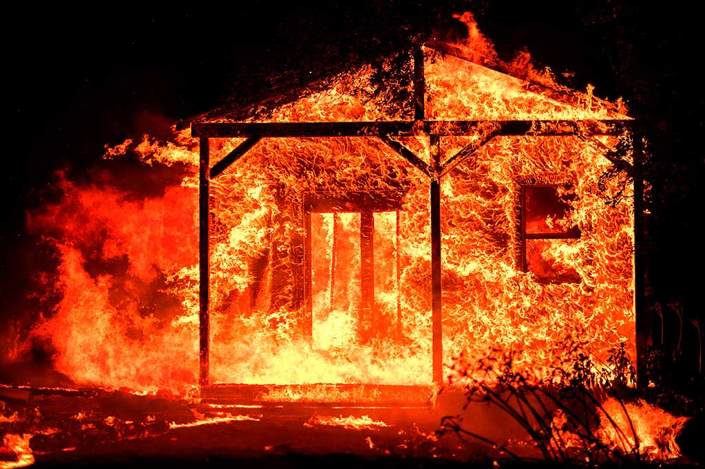 Kebakaran Hutan Landa California, 10 Tewas