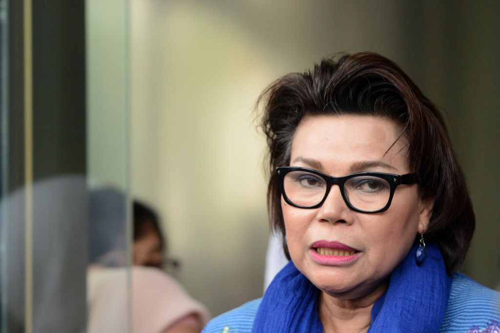 Wakil Ketua KPK Basaria Panjaitan memberi keterangan pers mengenai perkembangan kasus-kasus KPK terkini di Gedung KPK, Jakarta. Foto: Antara/Rosa Panggabean.