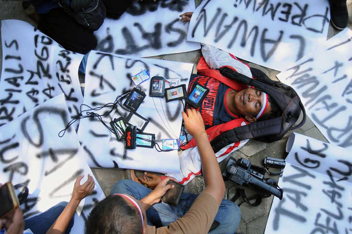 Wartawan Tuntut Pengusutan Kasus Kekerasan terhadap Rekan Mereka