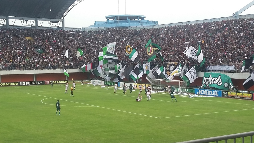 Dukungan meriah suporter PSS Sleman saat menghadapi Persis Solo di Liga 2 Indonesia 2017 (Foto: MTVN/Ahmad Mustaqim)