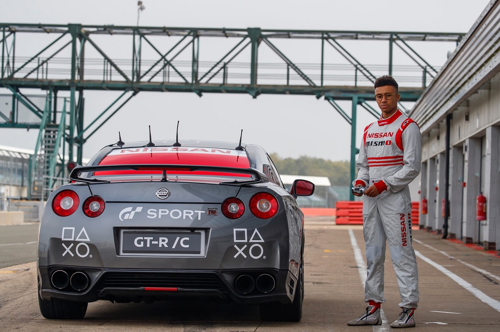 Nissan GT-RC bagian dalam peluncuran Gran Turismo Sport Sony PlayStation 4. Autoguide