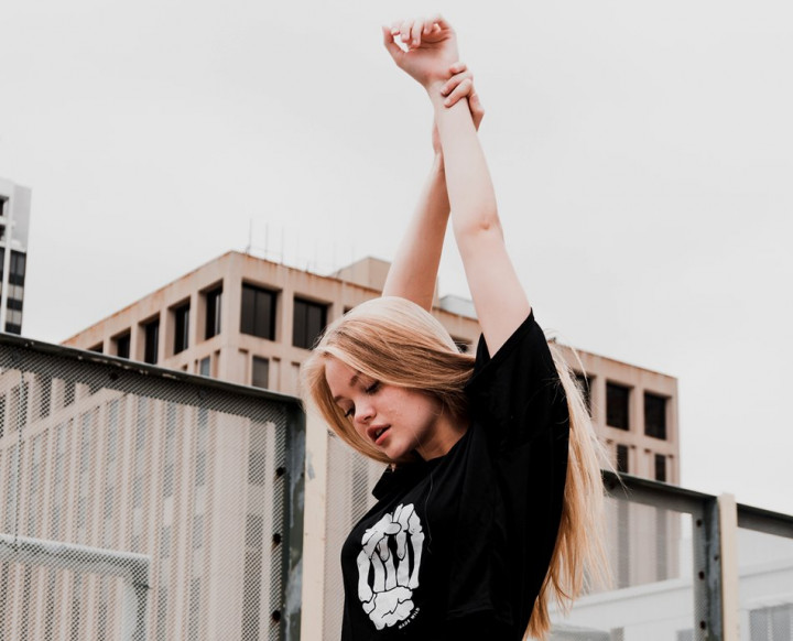 Benarkah Implan Payudara Bantu Kepuasan Wanita di Ranjang?